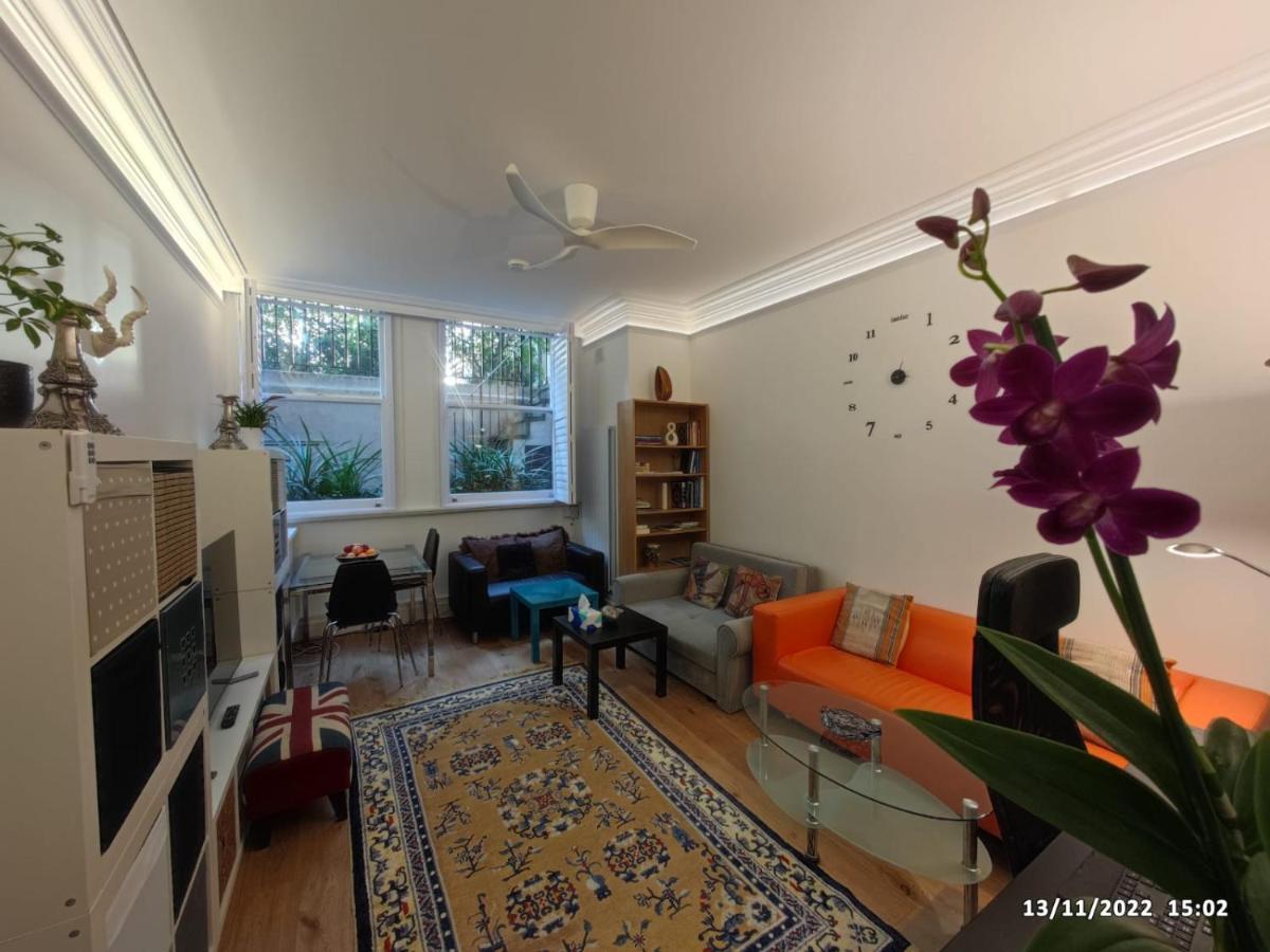 Cosy With 2 Bedrooms Apartment