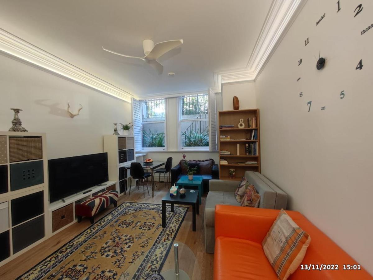 Apartment Cosy With 2 Bedrooms London