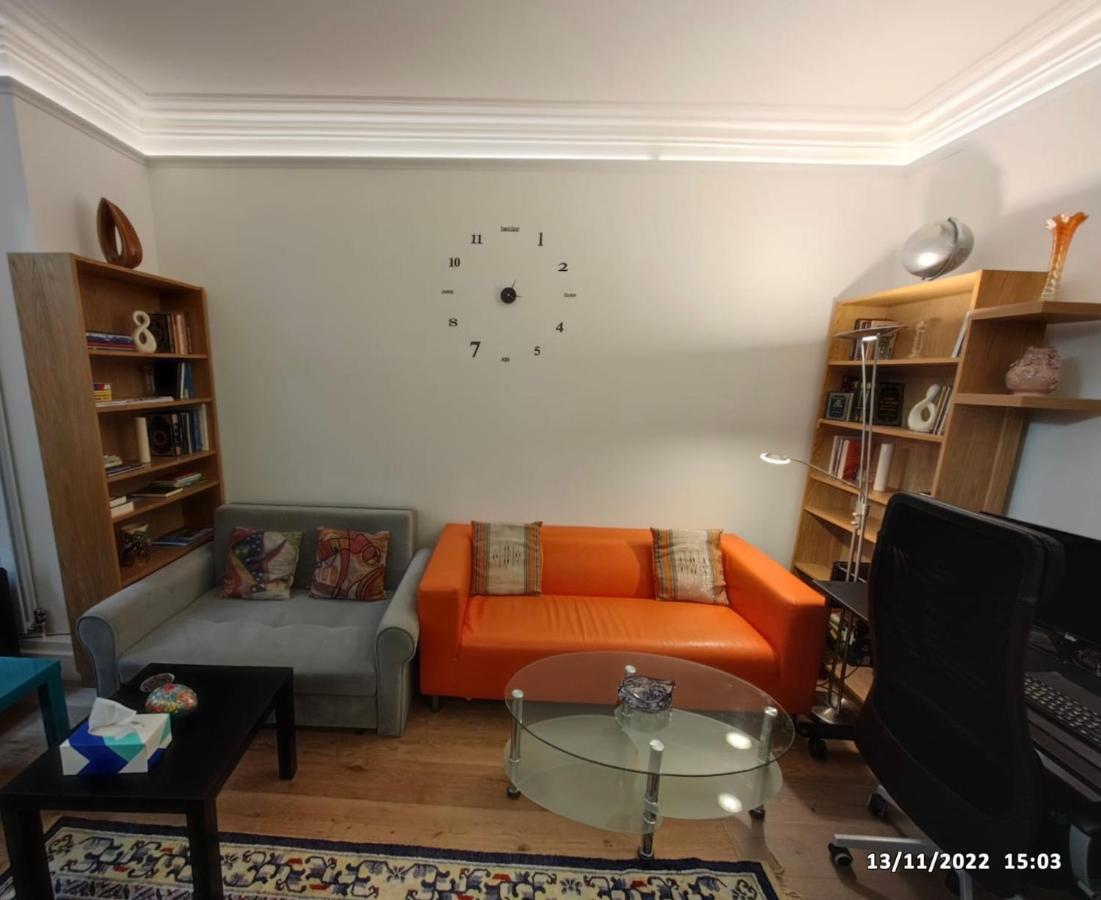 Cosy With 2 Bedrooms Apartment *