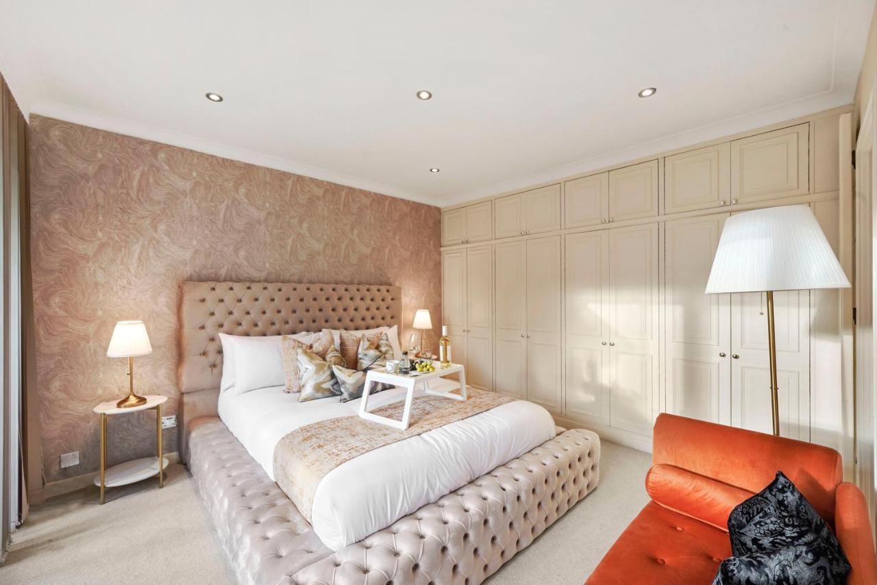 Knightsbridge William Mews *