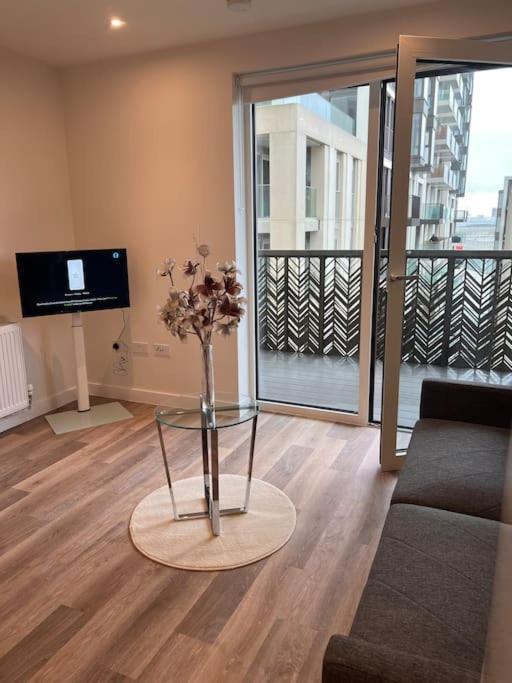Beautiful One-bed In White City! Apartment London