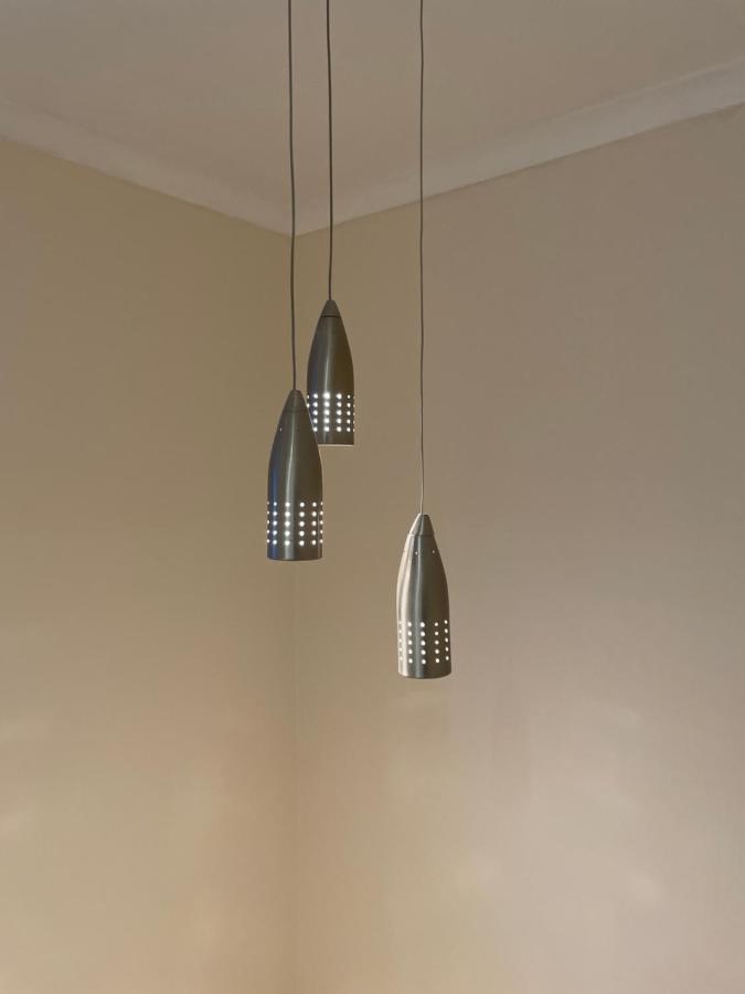 Double Bed Apartment: Steps From Platform Station Apartment *