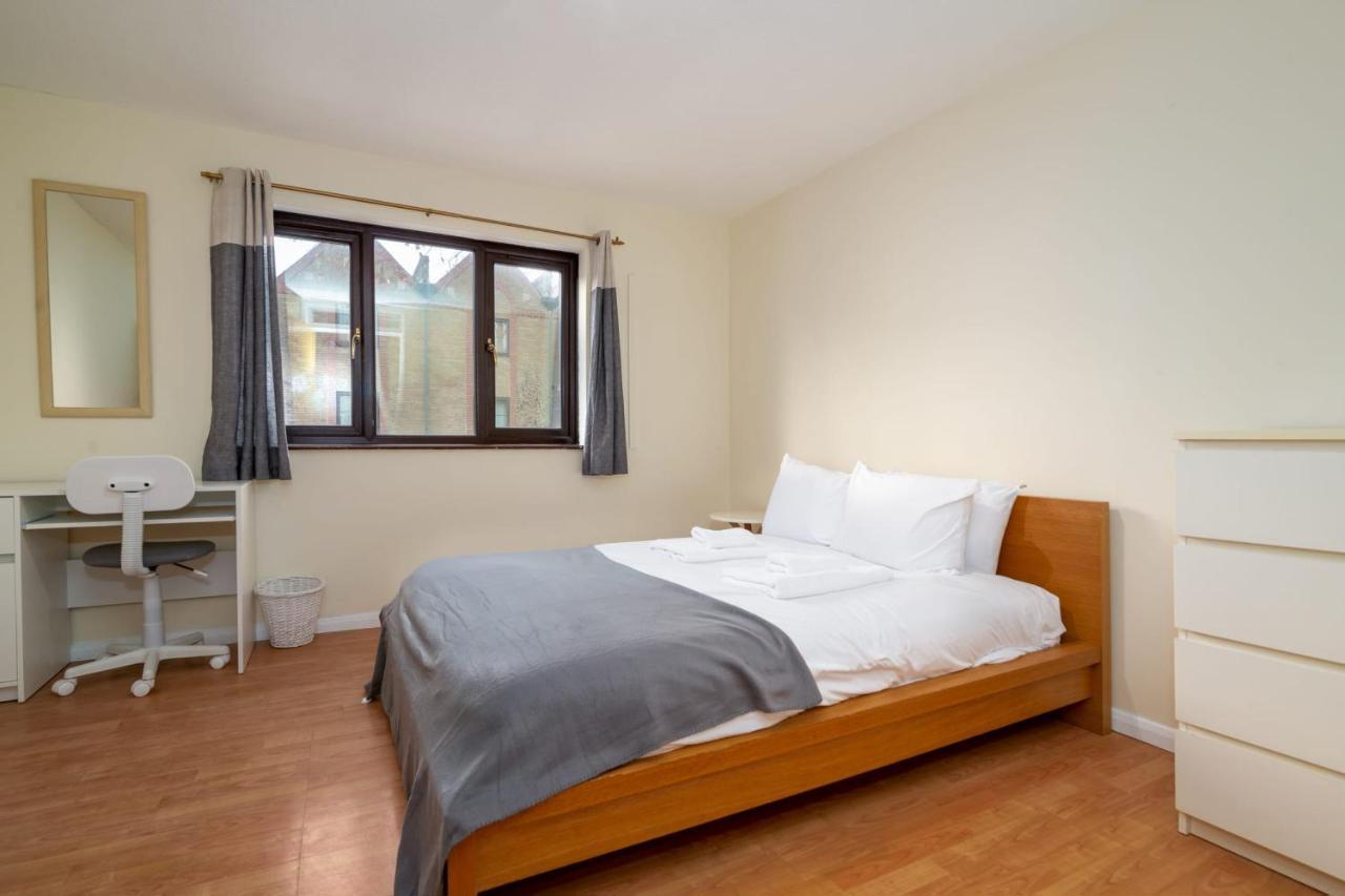 Guestready - 4br In Surrey Quays Canada Water London