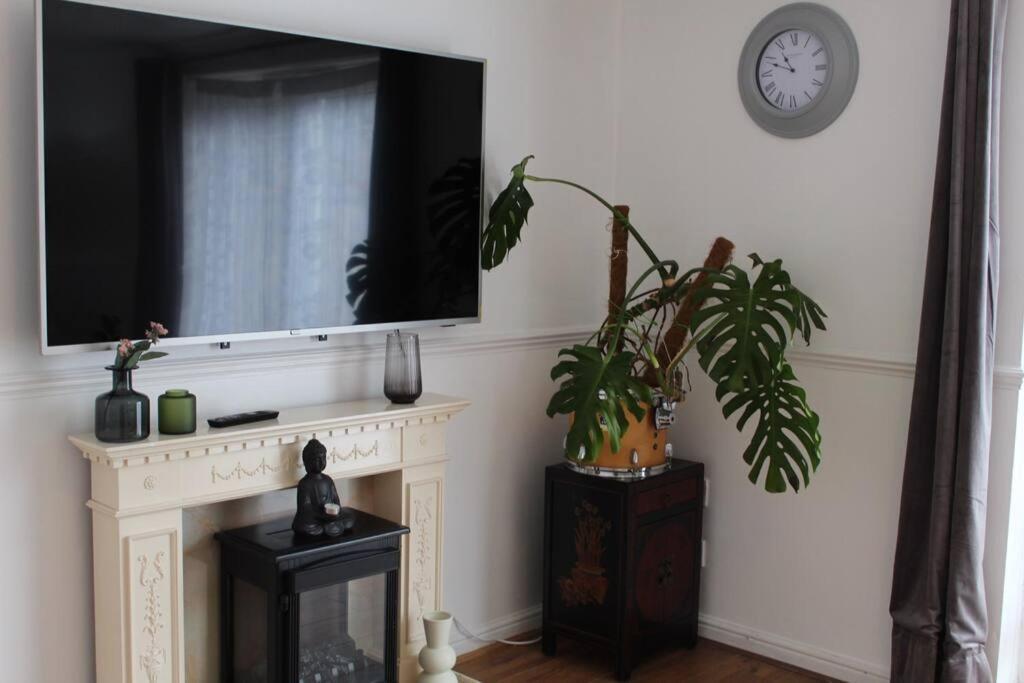 Appartement Beautiful 3 Bedroom House With The Transport Links To London, The Excel Centre, Canary Wharf, The O2! With A Driveway And Private Garden!