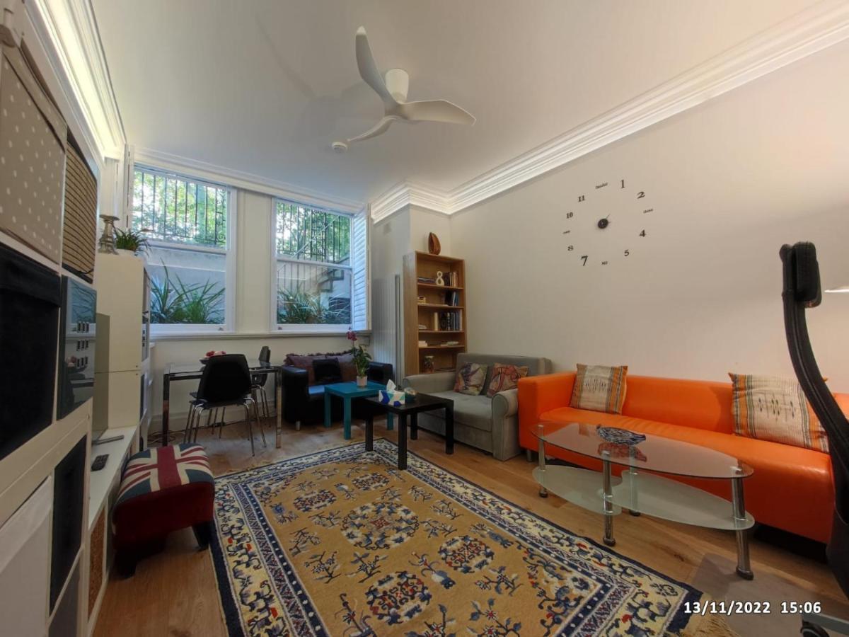 Cosy With 2 Bedrooms London