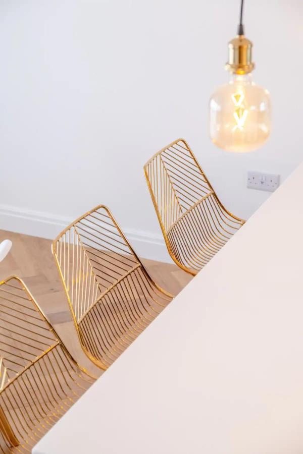 3bd Flat With Balcony In Paddington Apartment *