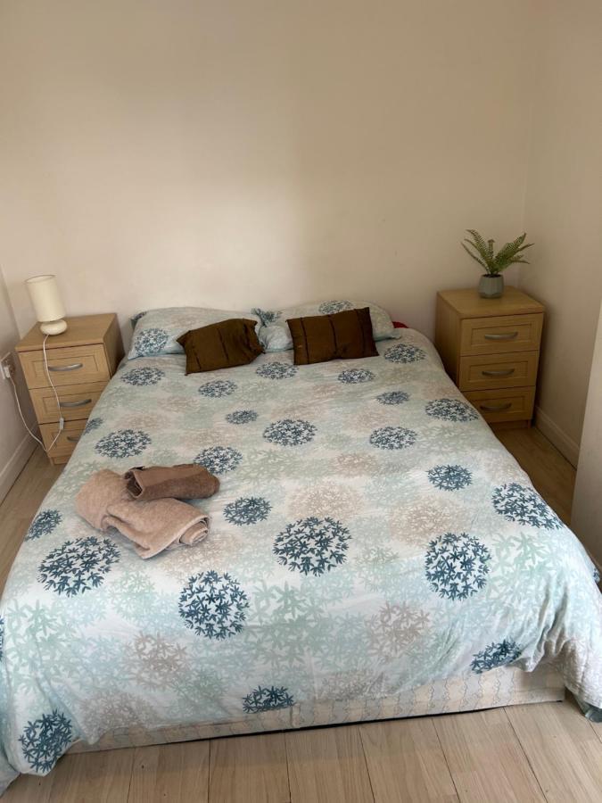 Redecorated Double With Shared Bathroom And Kitchen Pensión Londres