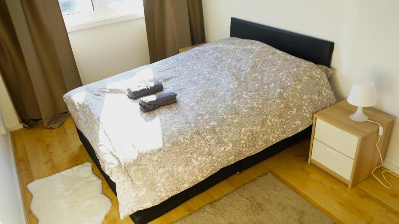 Large Modern 3 Bedrooms House With Patio/terrace Appartement Londen