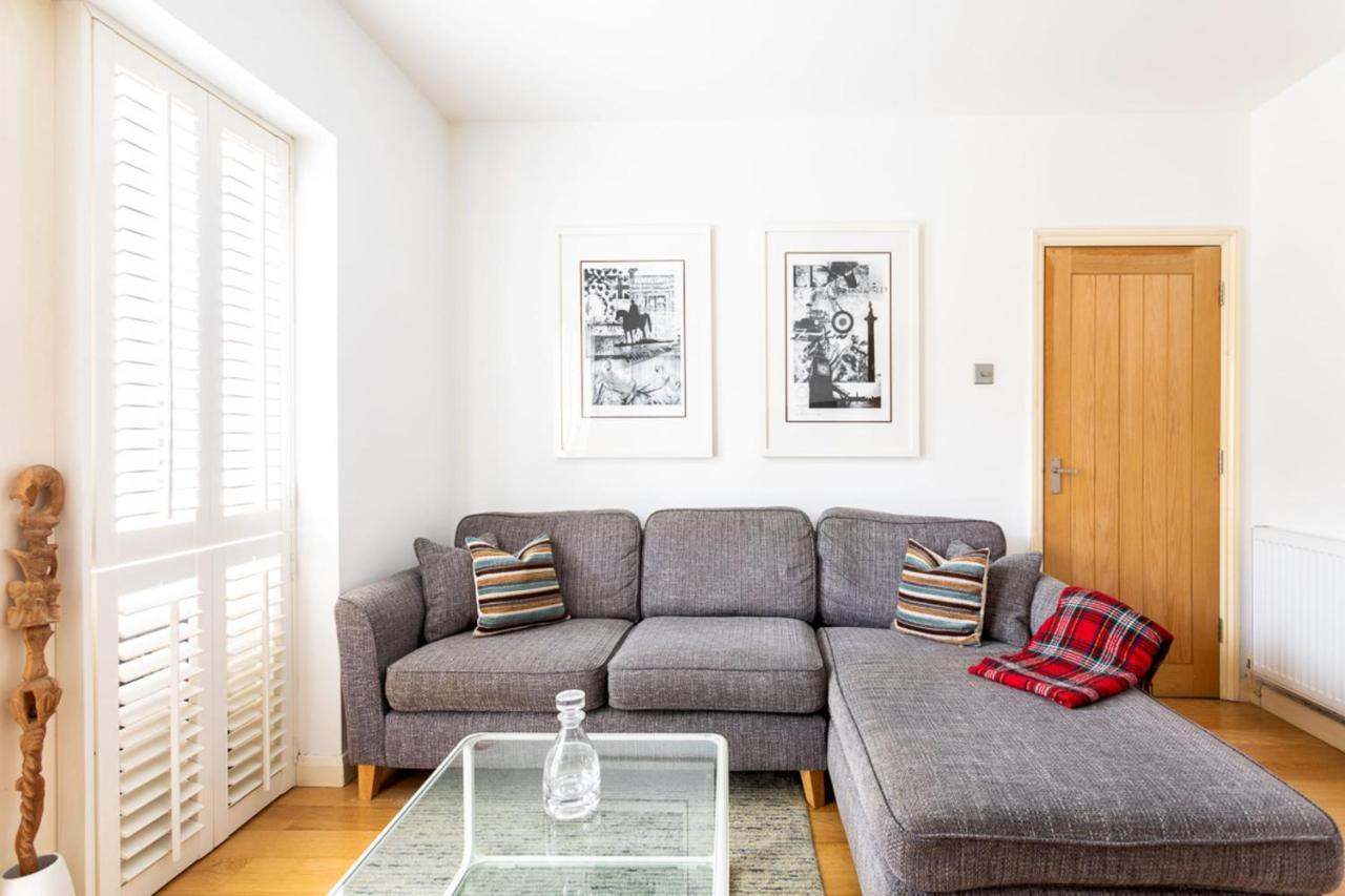 Cosy Oval