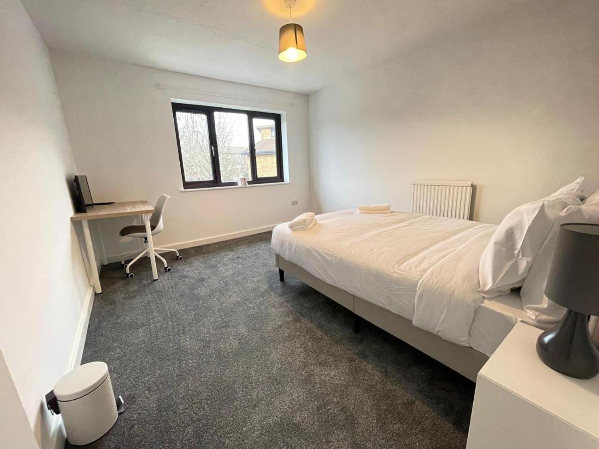 Spacious Bedroom In Beckton Habitación en casa particular Londres