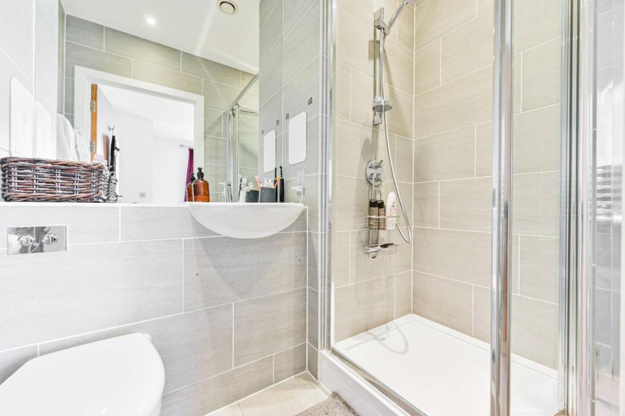 2-bed Only 15 Mins From Apartment