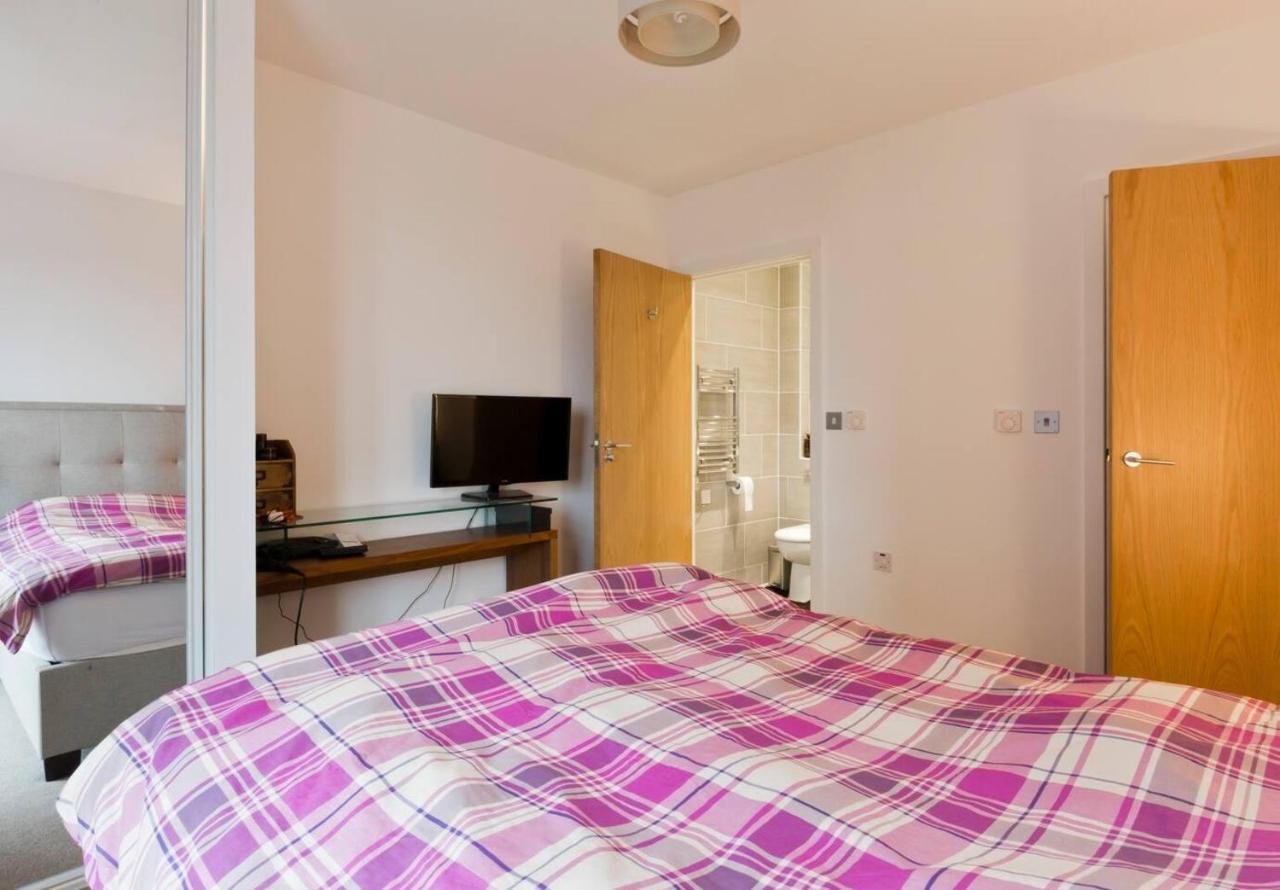 Apartment 2-bed Only 15 Mins From London