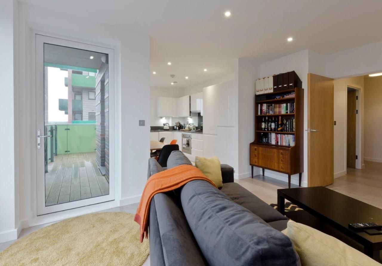2-bed Only 15 Mins From Apartment London