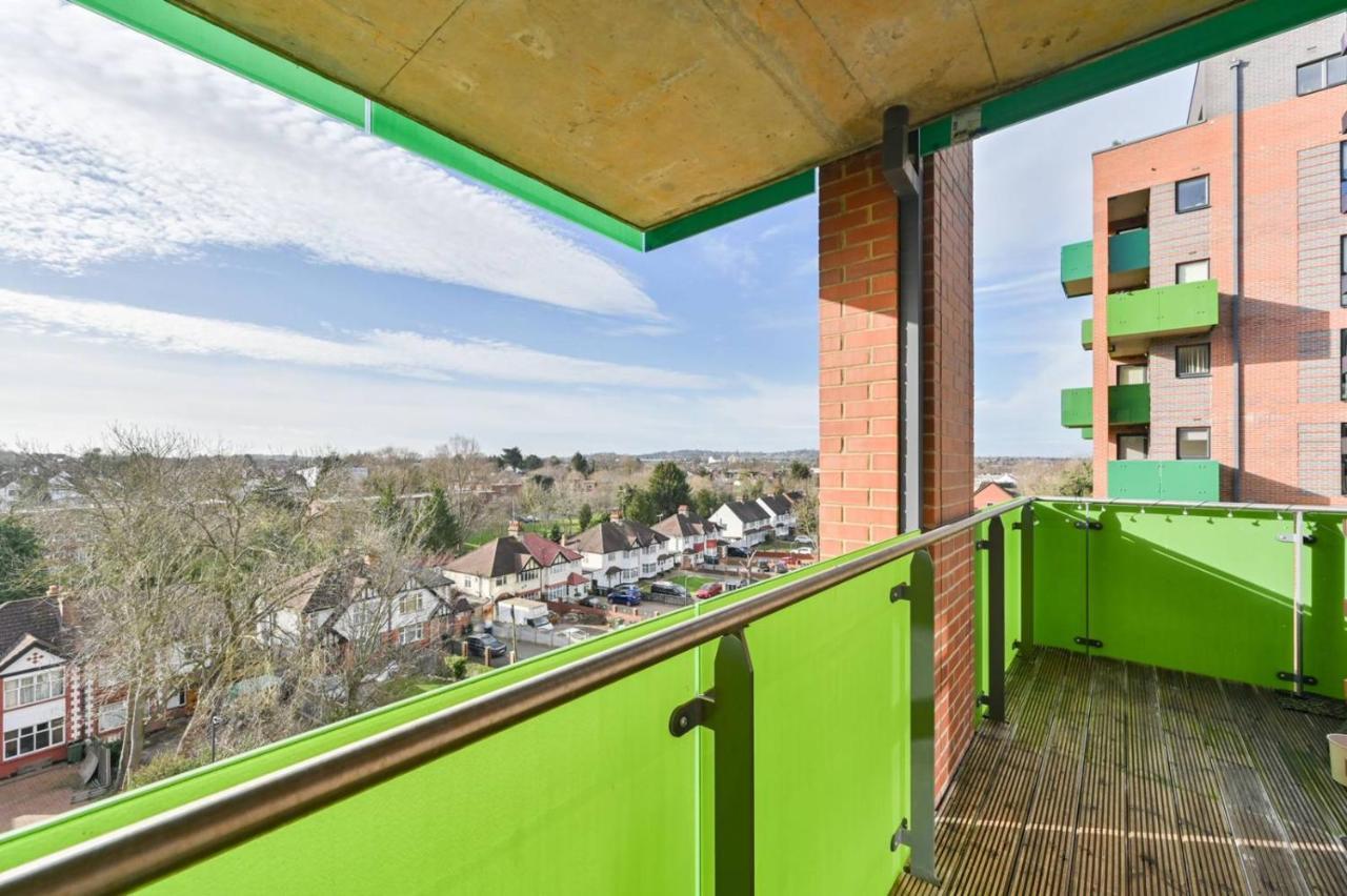 Apartment 2-bed Only 15 Mins From London