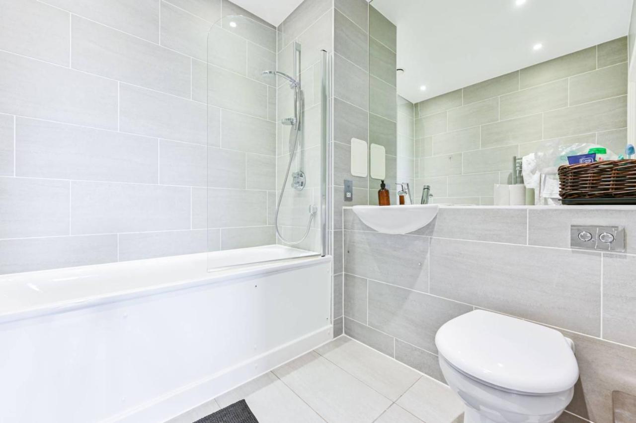 2-bed Only 15 Mins From * London