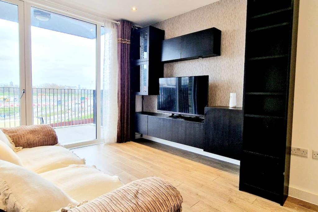 - Stunning Riverside Appartement