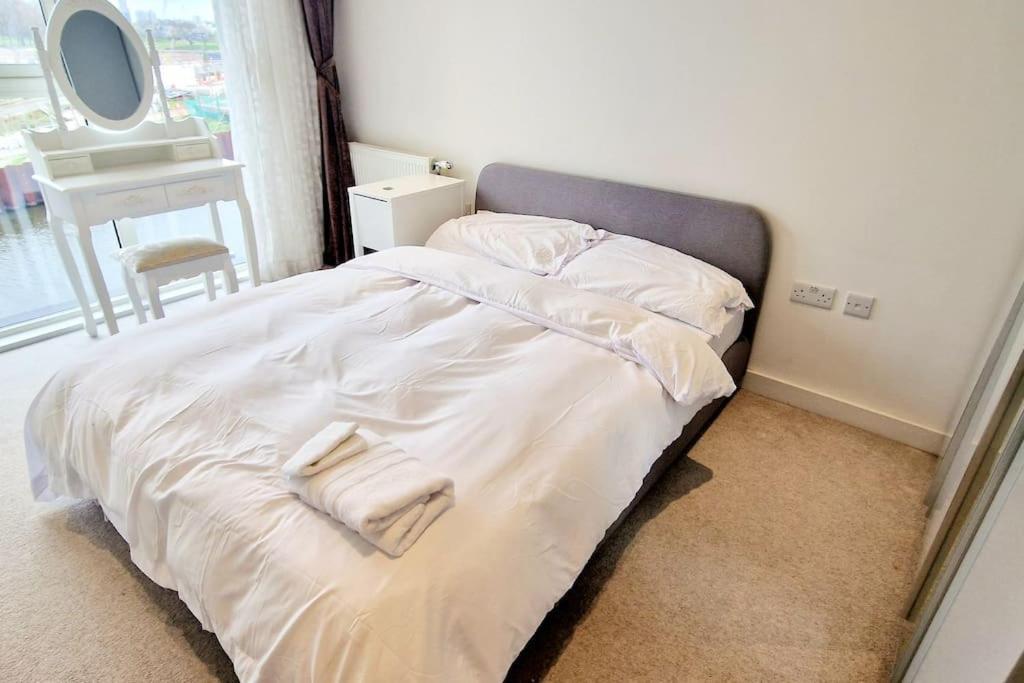 - Stunning Riverside Appartement Londen