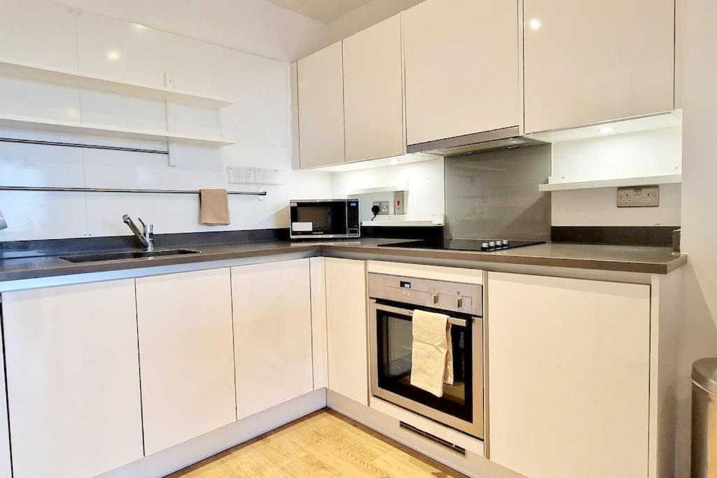 - Stunning Riverside Appartement *