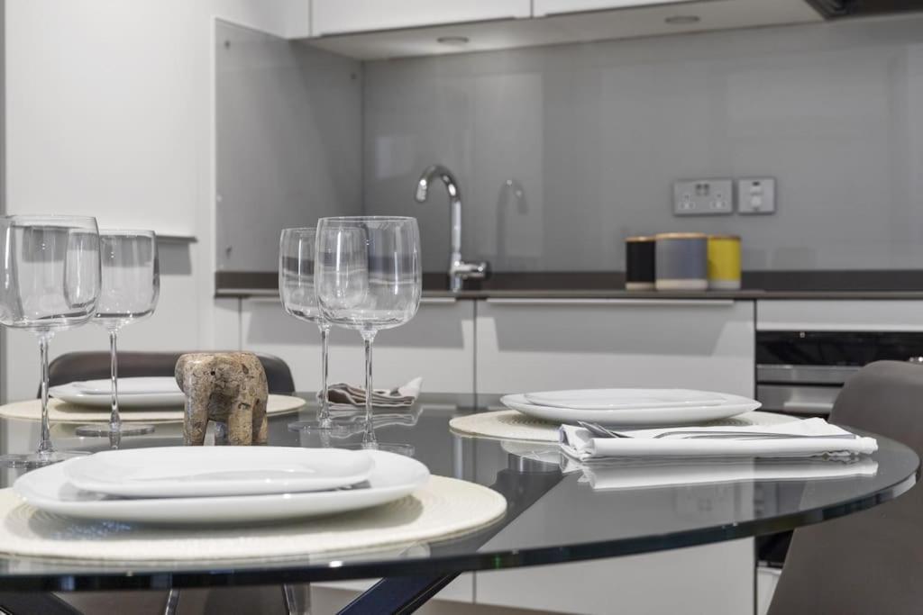 City View 1 Bedroom Flat * Londres