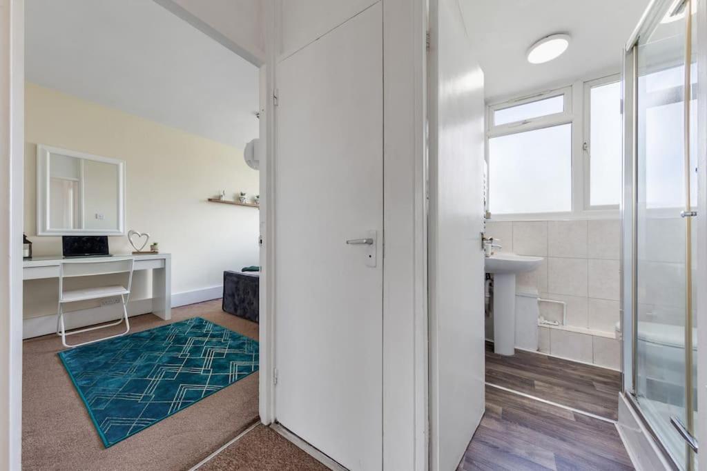 Apartment Hyde Park 4 Bedroom Superior London