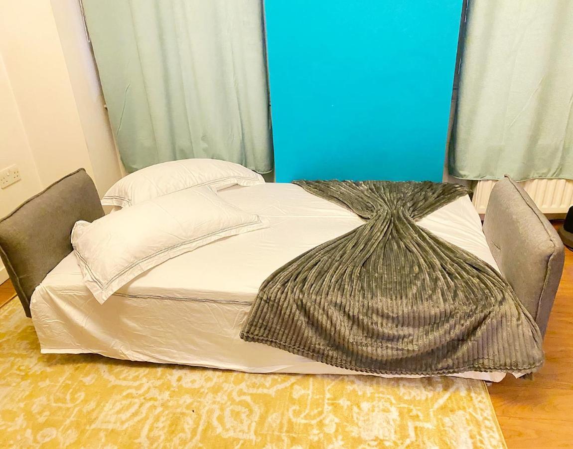 Luxury 2 Bed Flat 2 Min From Station Nearby Other 4 Stations Londen
