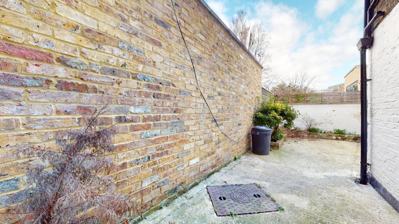 Ferienhaus Cheerful 4 Bedroom Victorian House With Back Courtyard *