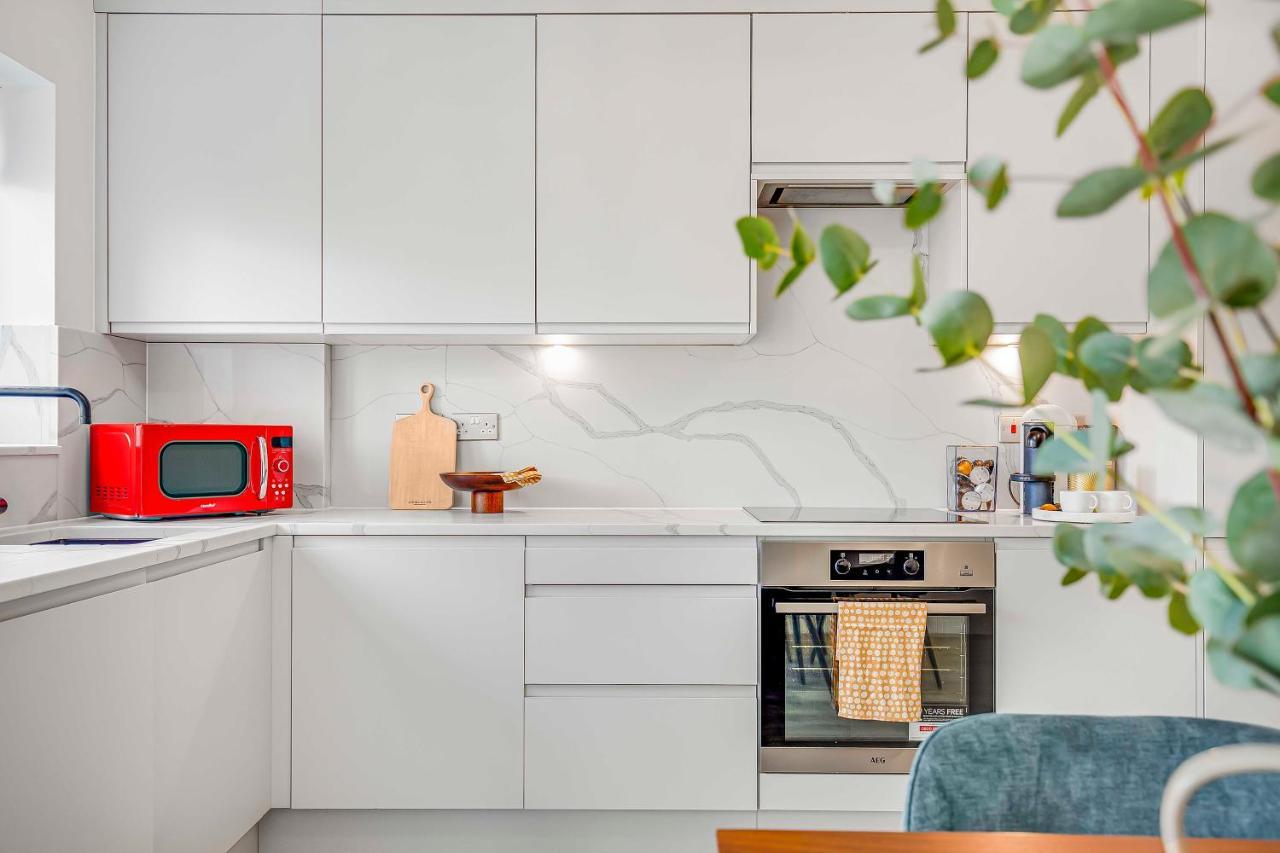 Appartement Stylish Two Bedroom By Direct2hosts Short Lets West Oasis With Workspace & Long Londen