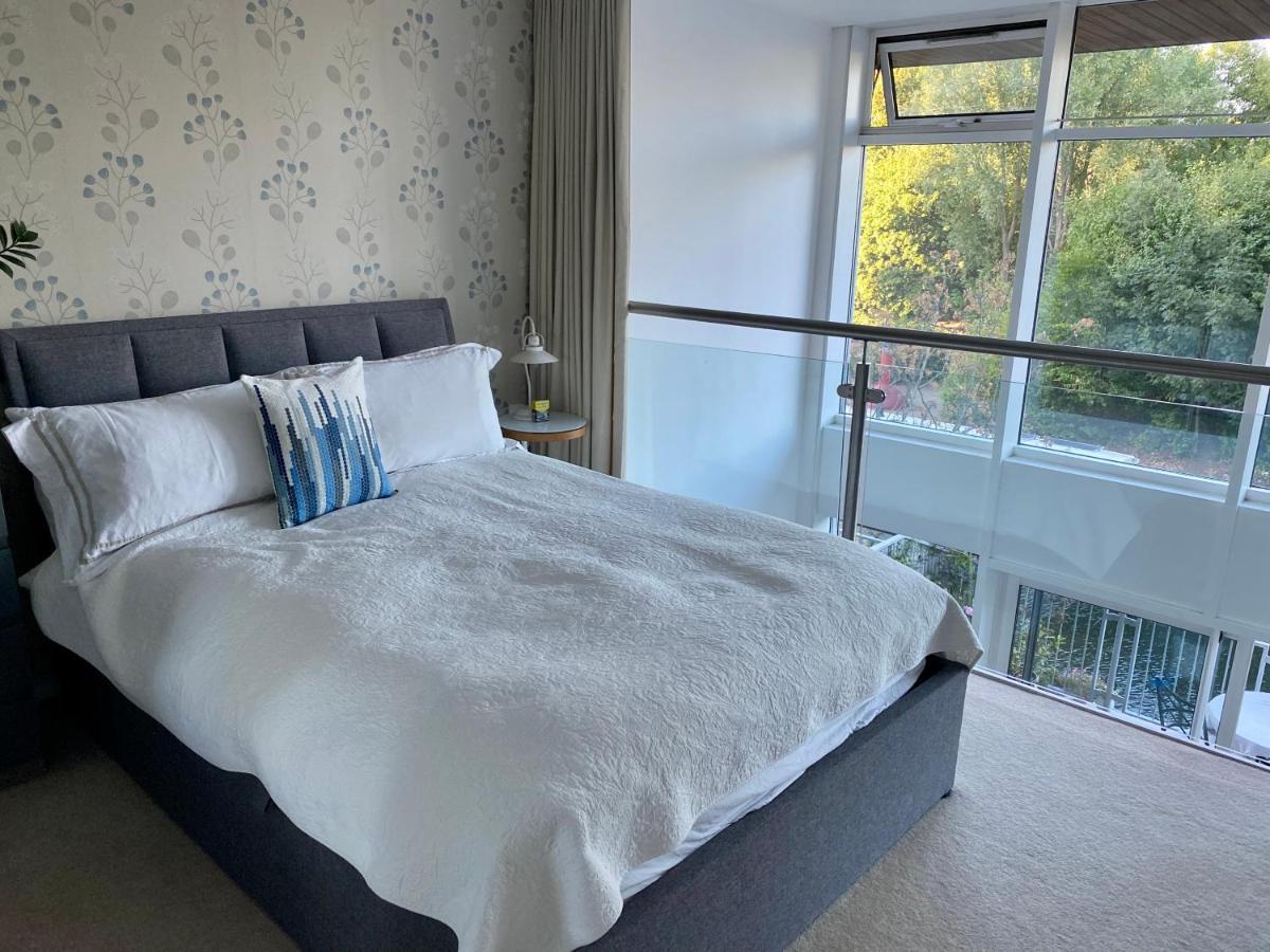 Luxury Canal-front 2 Bedroom Loft Apartamento Londres
