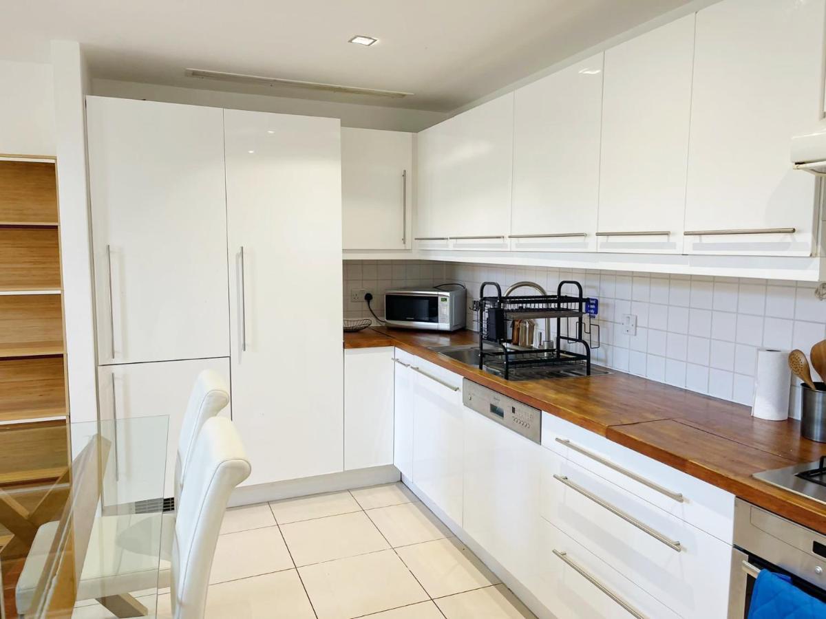 Apartment Portobello Dock Canalside London