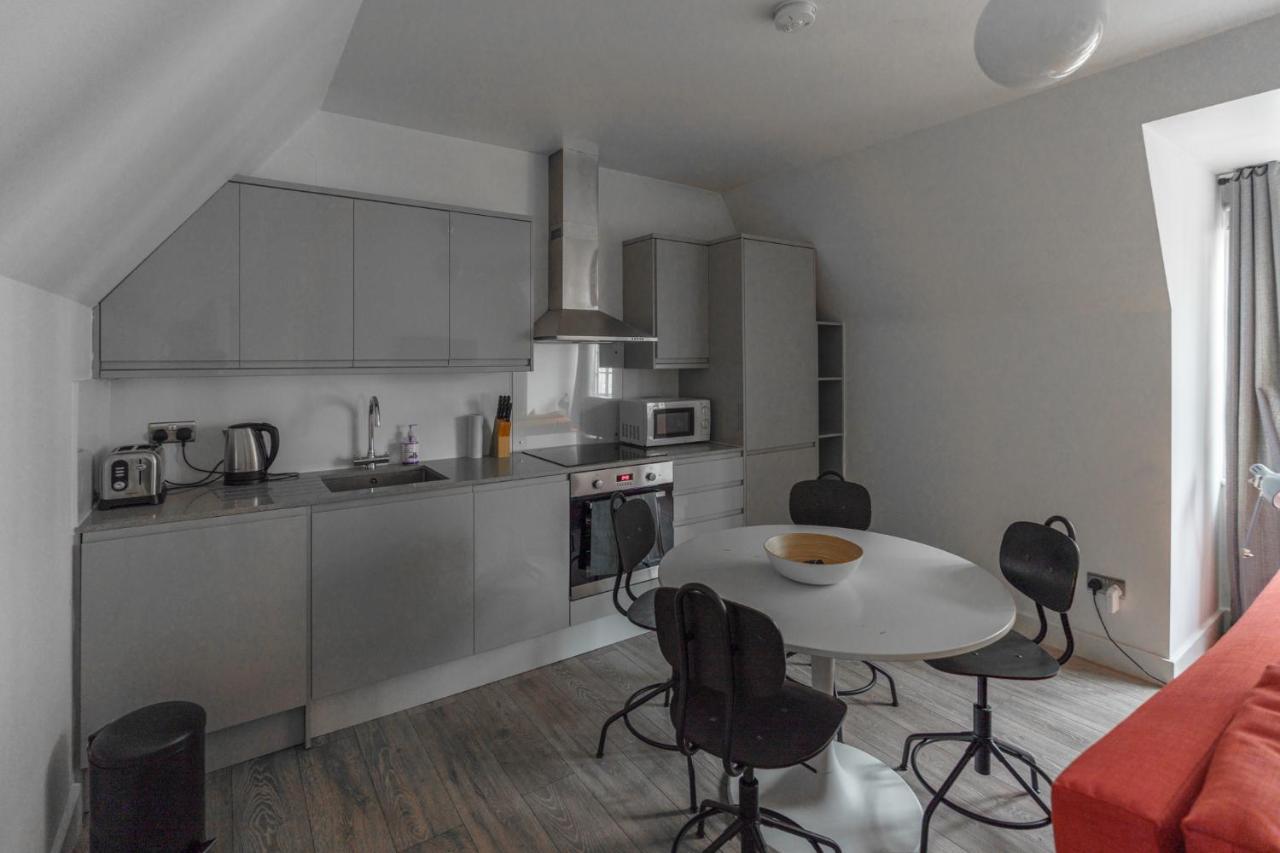 Apartment Floor High Street Kensington *