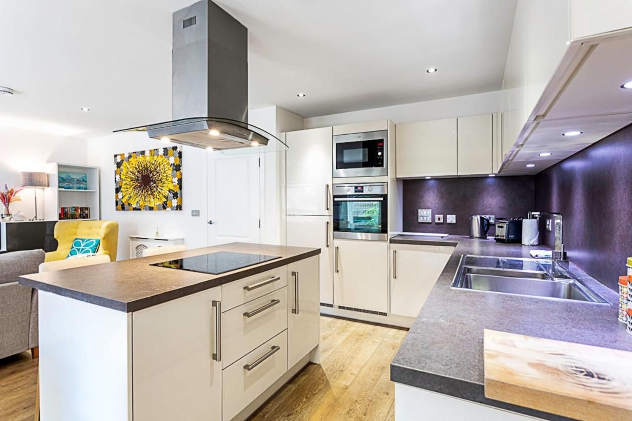 Beautiful Open Plan Garden Flat *