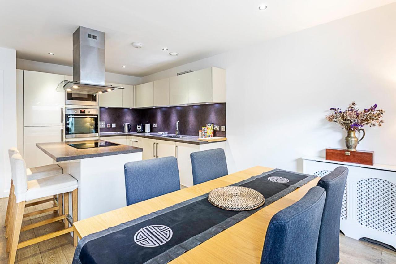 Beautiful Open Plan Garden Flat * London