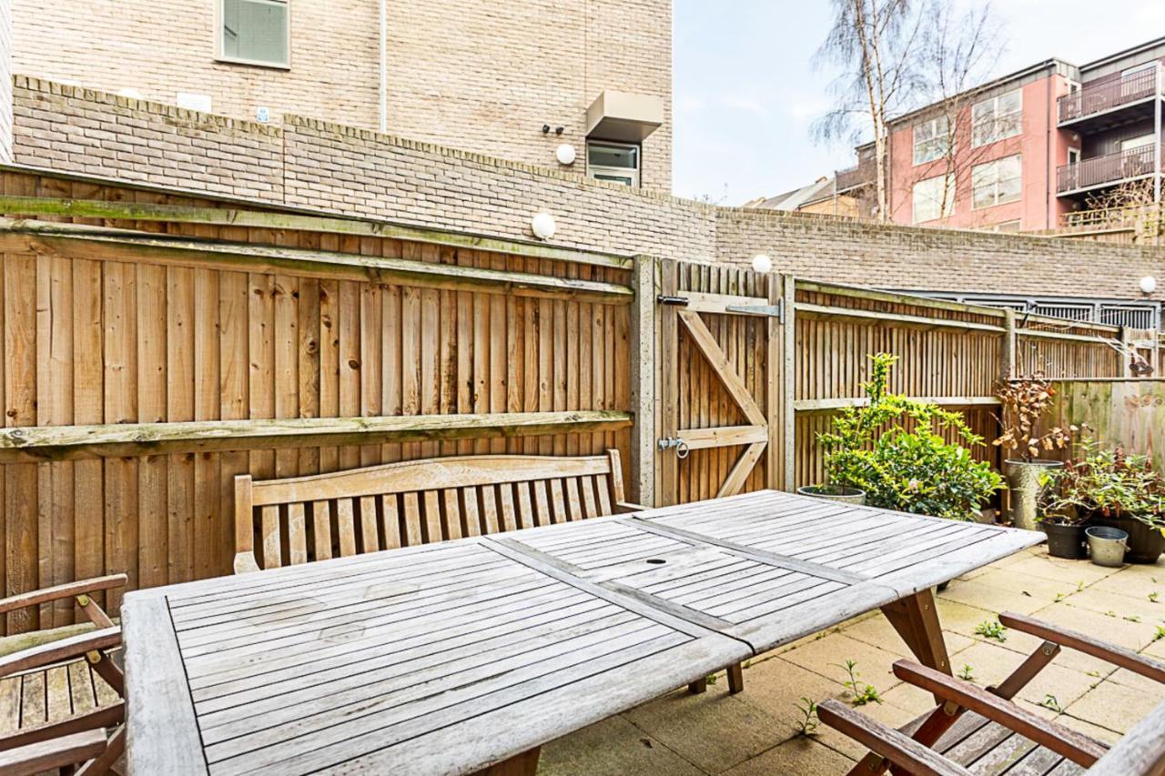 Beautiful Open Plan Garden Flat * London