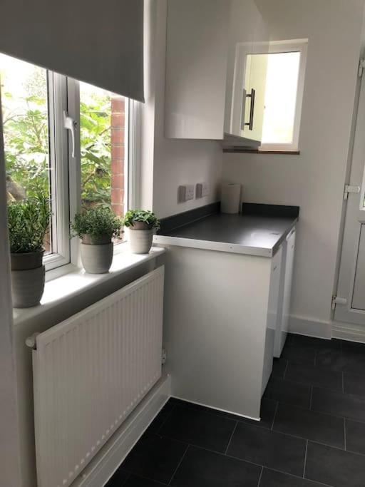 Apartment Garden Flat In Central Location *