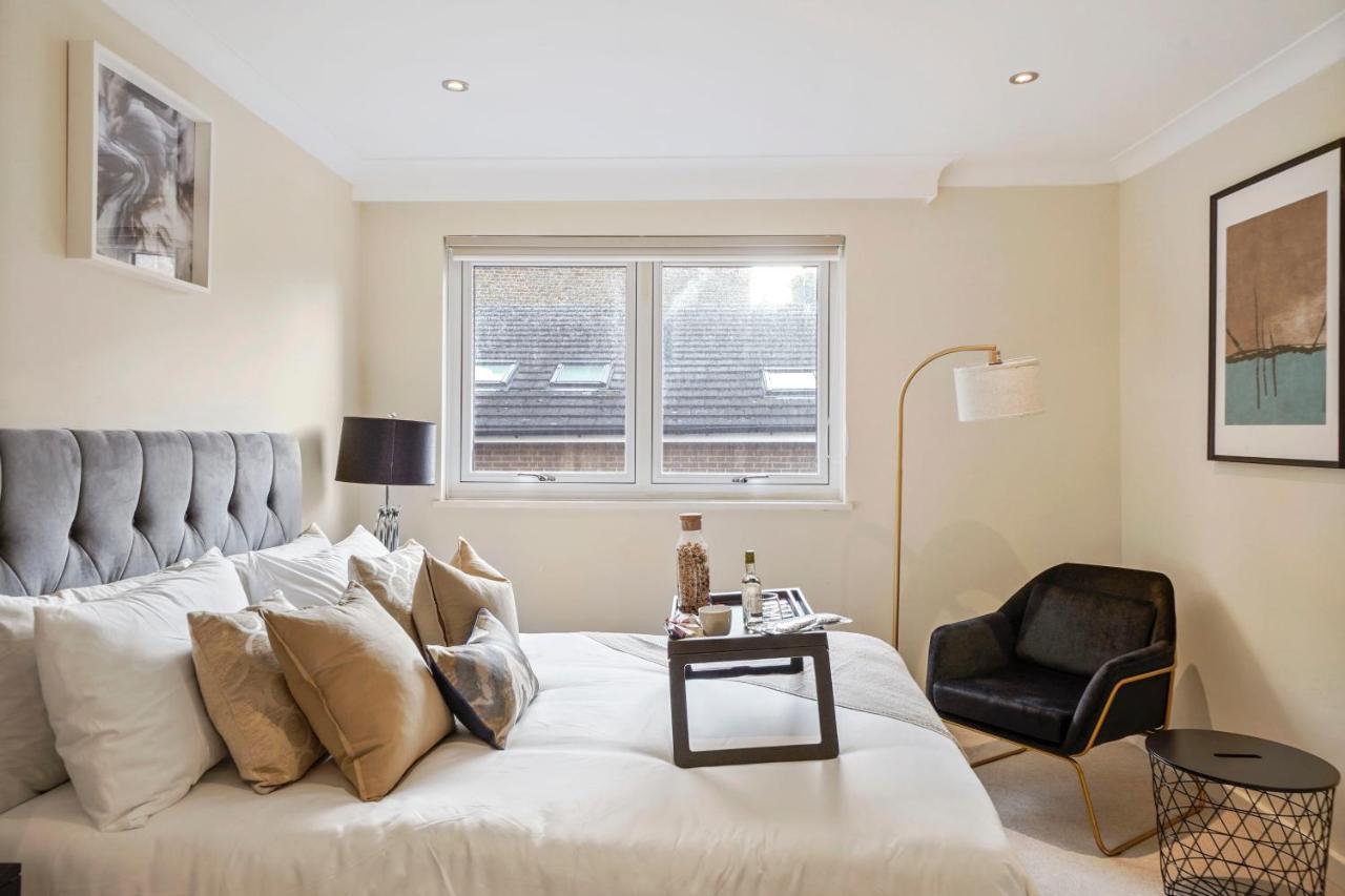 Knightsbridge William Mews *