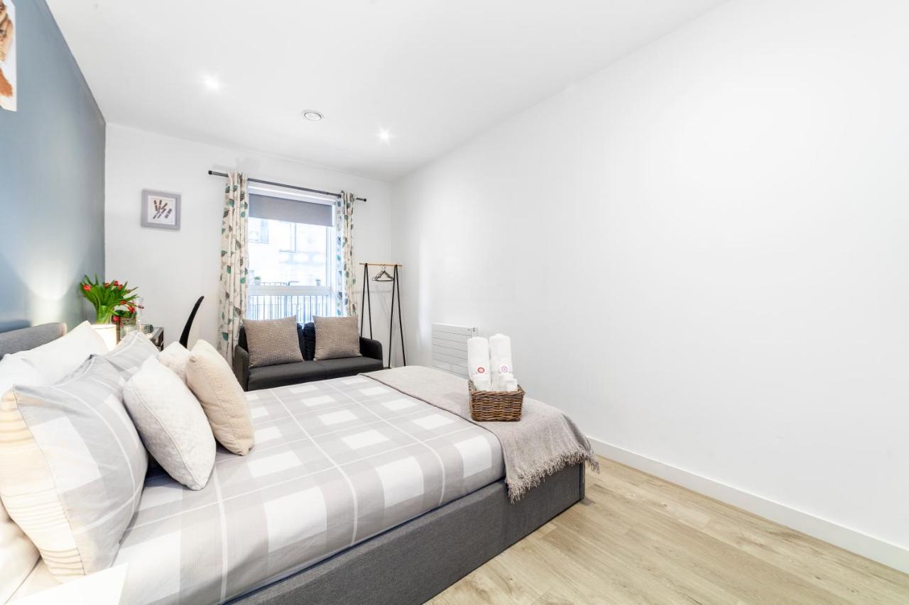 Private Double Bd With Optional Balcony, 15 Mins To Cc Habitación en casa particular *