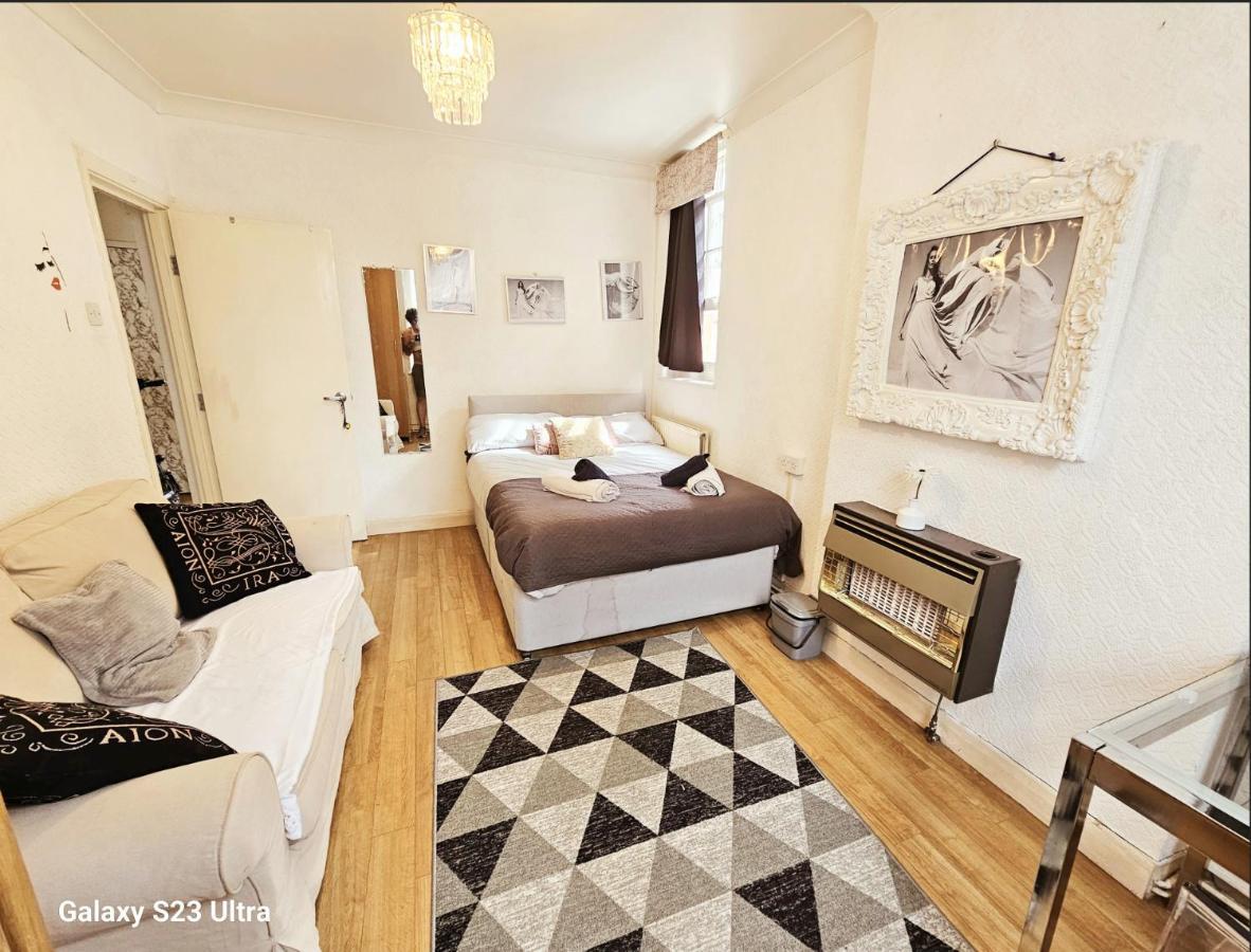 Nearby The Eye & Big Ben, 2 Large Double Bedrooms Gasthof *