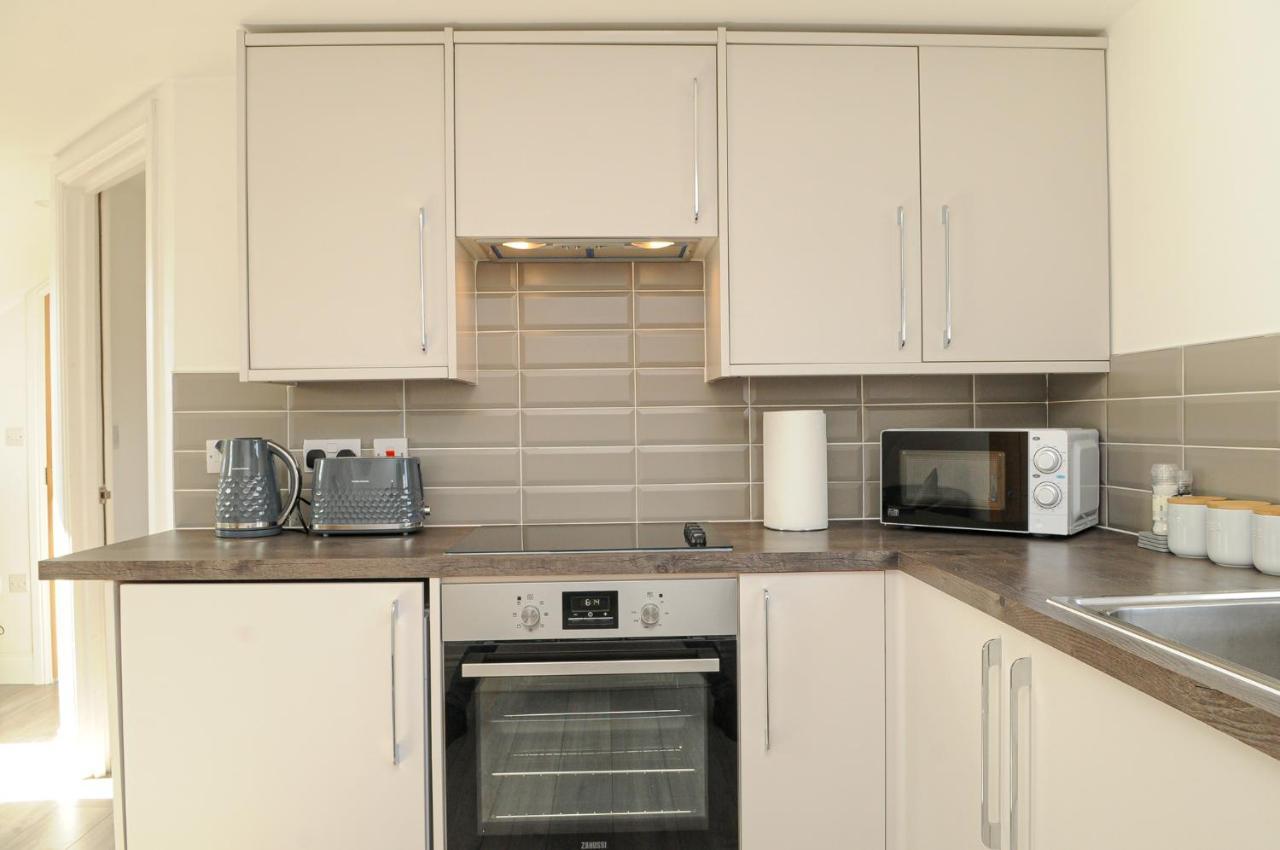 Luxury 5 Star - Parking, Garden, Nr Greater Metro Stations Appartement Londen