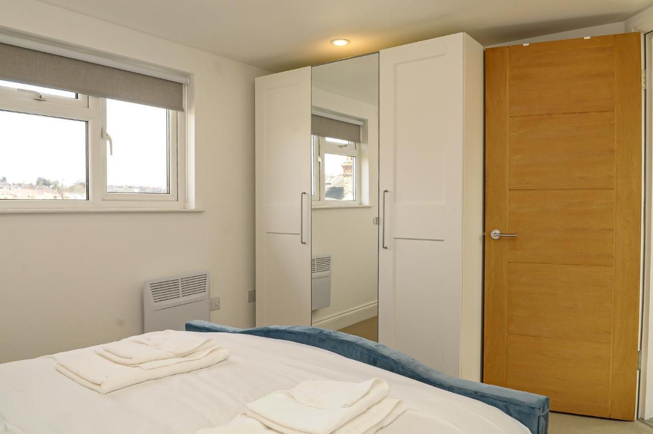 Appartement Luxury 5 Star - Parking, Garden, Nr Greater Metro Stations Londen