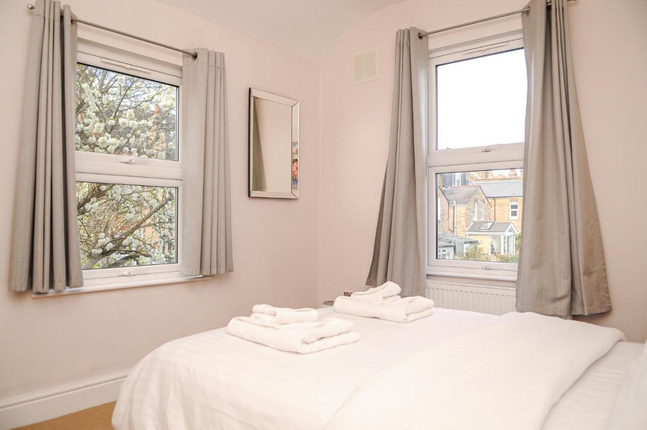 Luxury 5 Star - Parking, Garden, Nr Greater Metro Stations Londen
