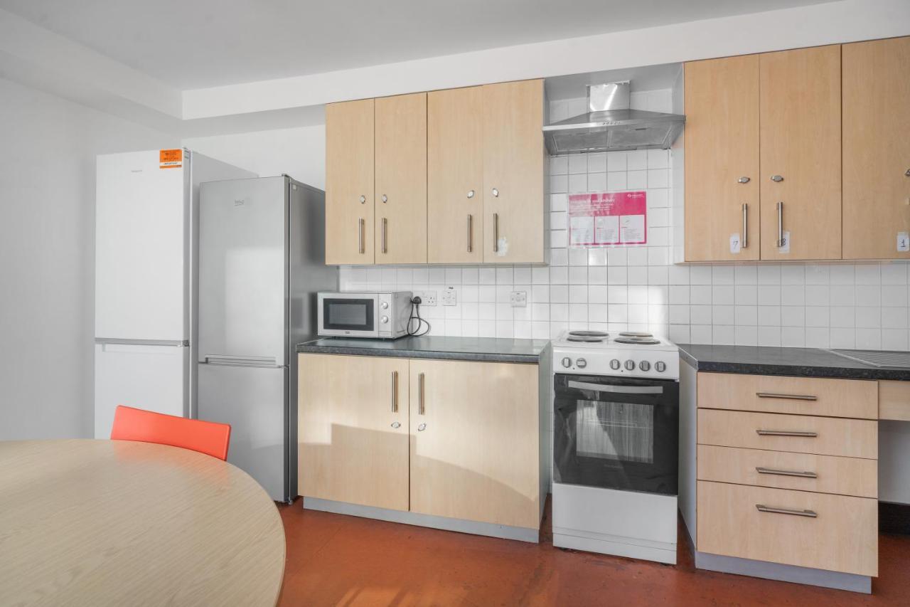 Hostel Davies Court *