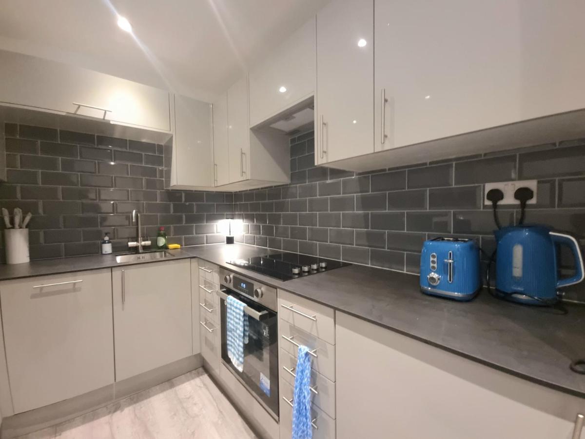 Stylish Converted Ground Floor Studio - Apartment *
