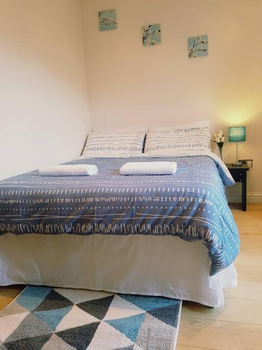 Modern In Great Location In Apartment