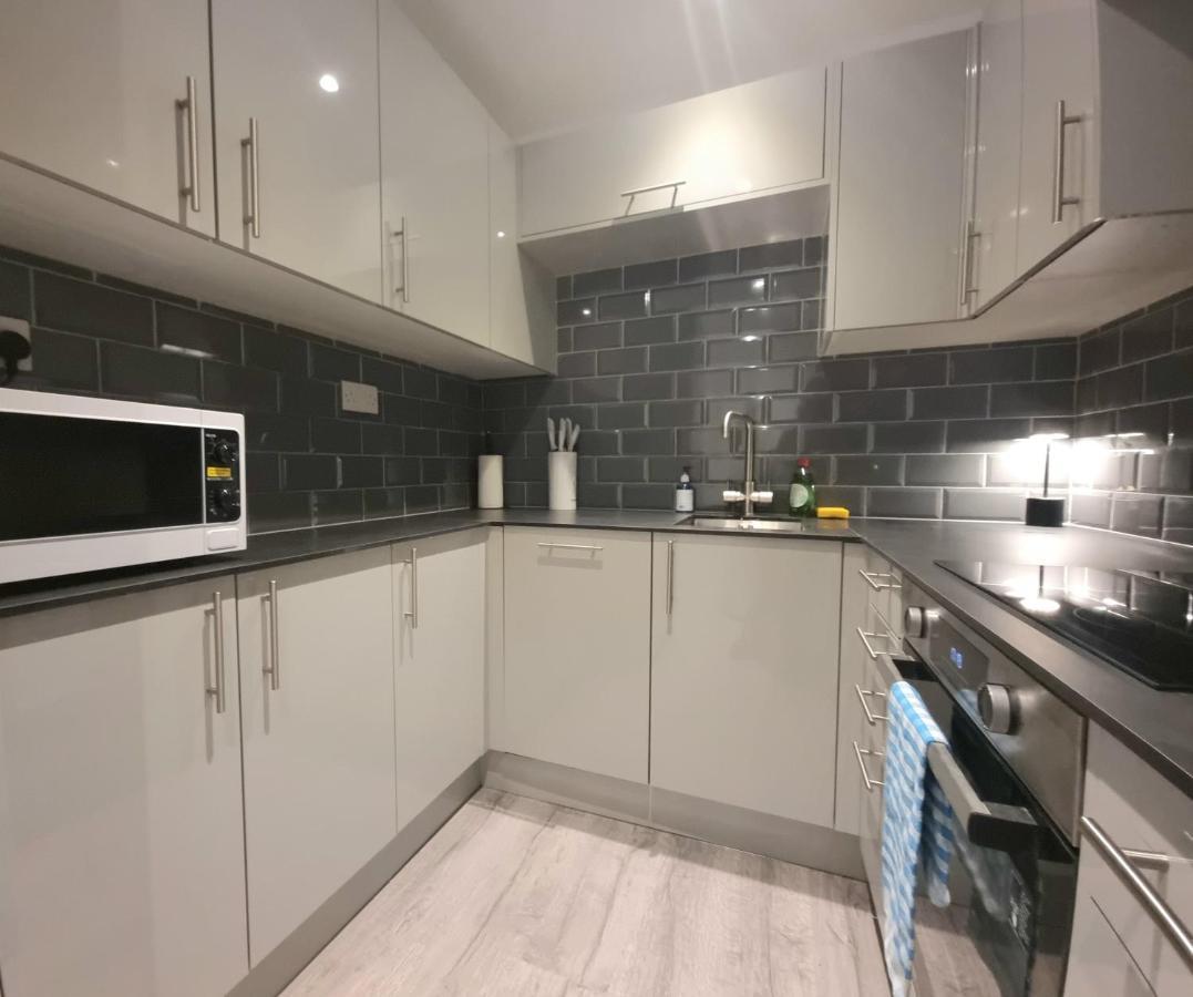 Stylish Converted Ground Floor Studio - Apartment London