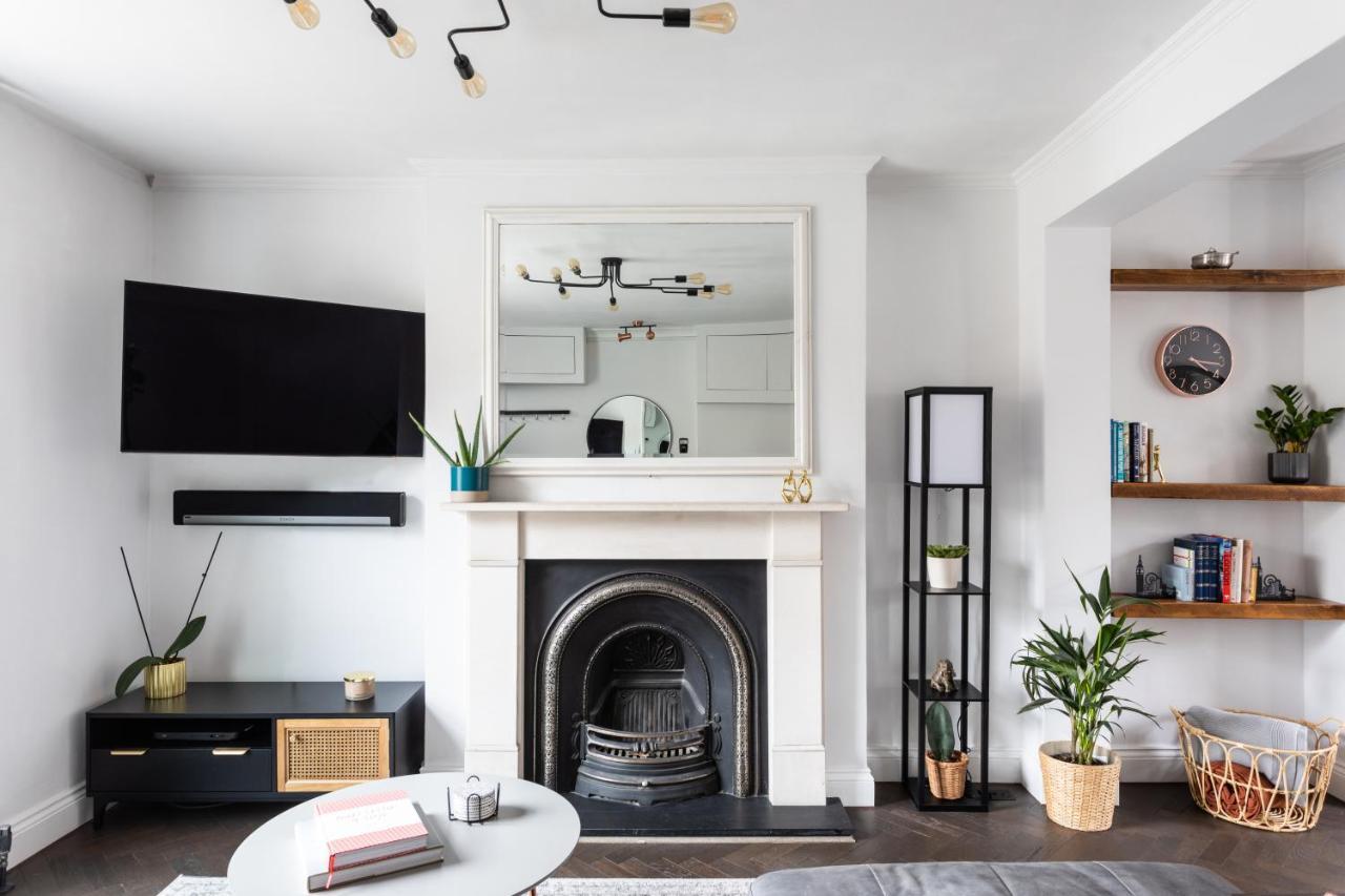 Stunning Townhouse With Large Roof Terrace Apartment *