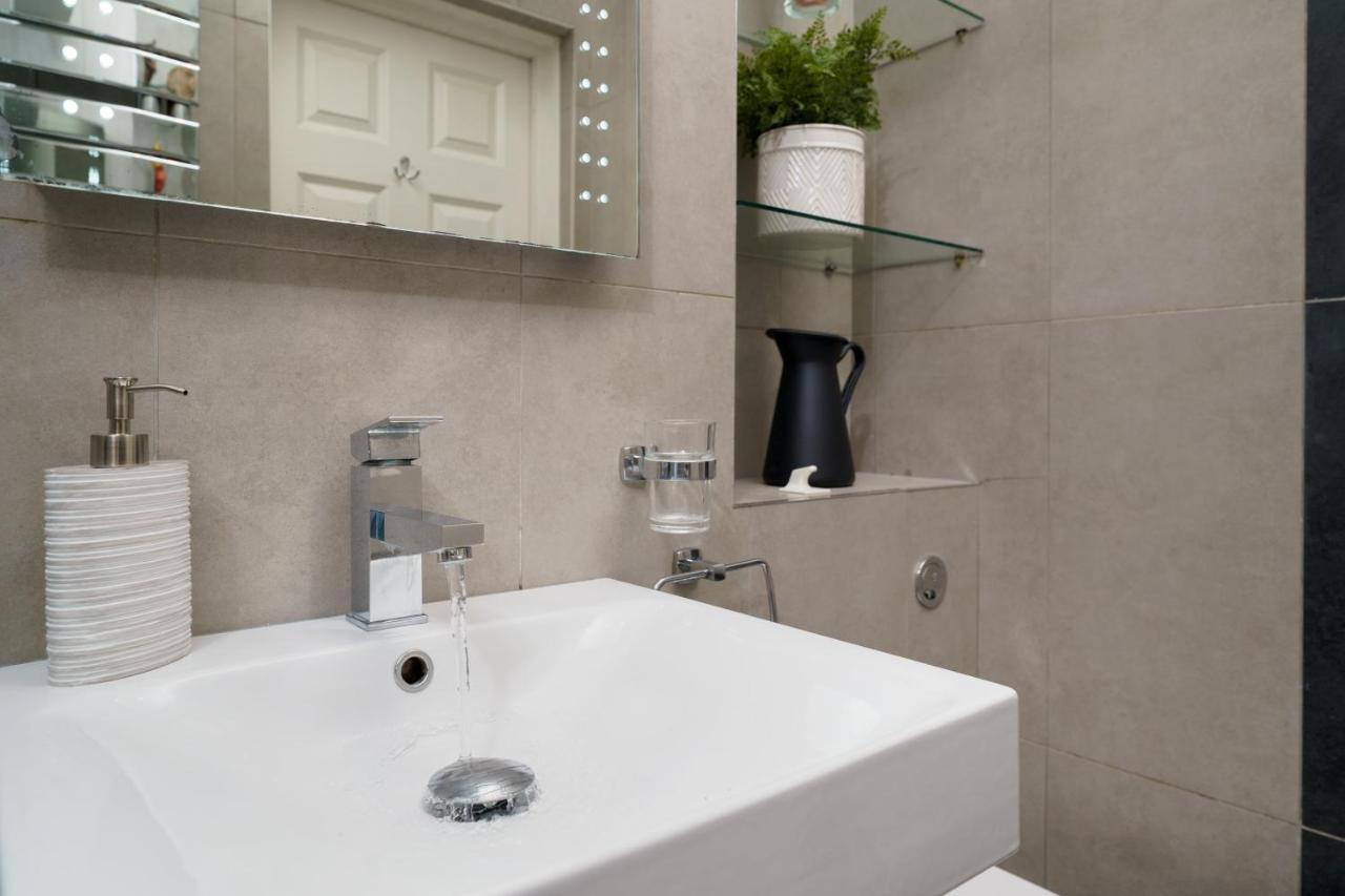 2 Bedr, 3 Beds, 1 Bath Thames, Trafalgar Sq * London