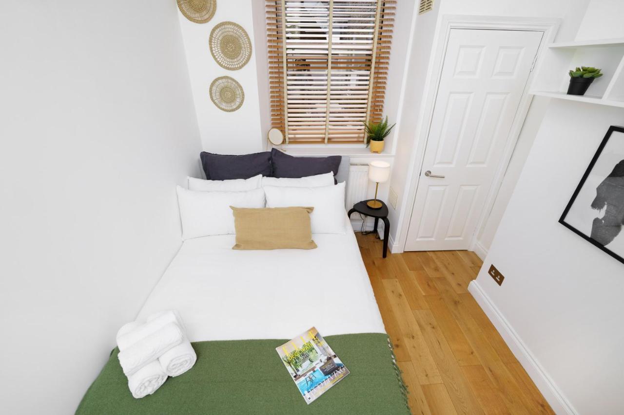 2 Bedr, 3 Beds, 1 Bath Thames, Trafalgar Sq London