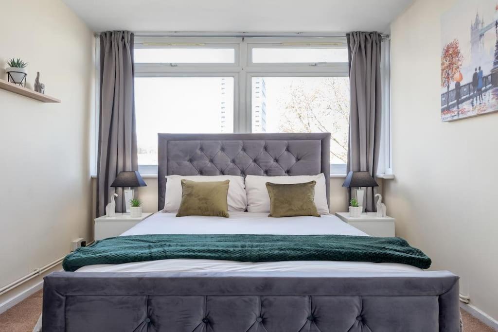 Hyde Park 4 Bedroom Superior Apartment *