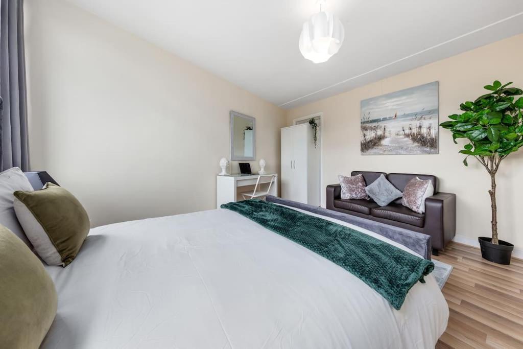 Hyde Park 4 Bedroom Superior Apartment