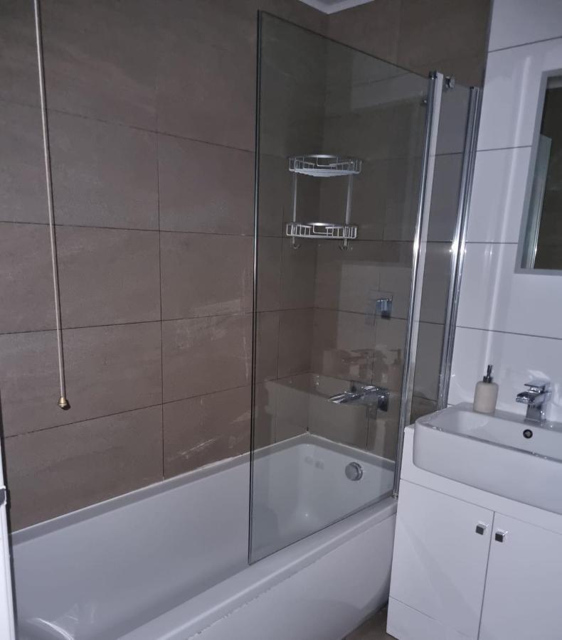 1 Bed Near Vibrant Bethnal Green Londen